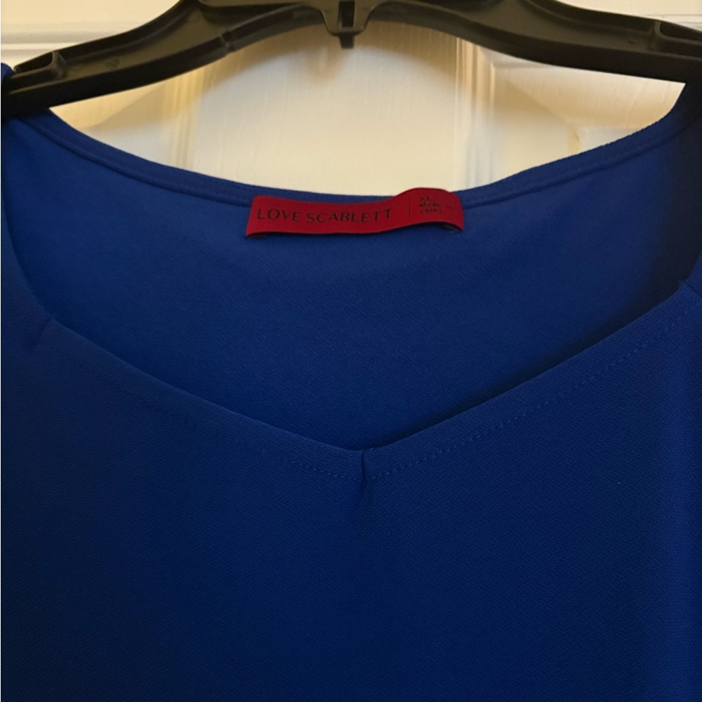 Elegant Blue Top with Lace Sleeves - Picture 3 of 4